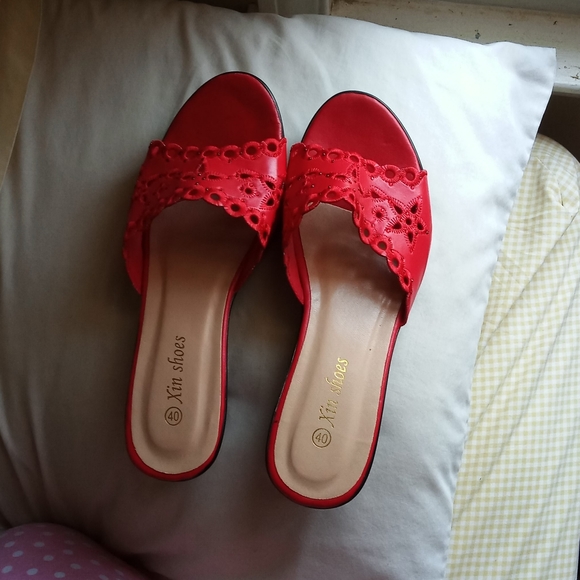 Shoe - Picture 2 of 3